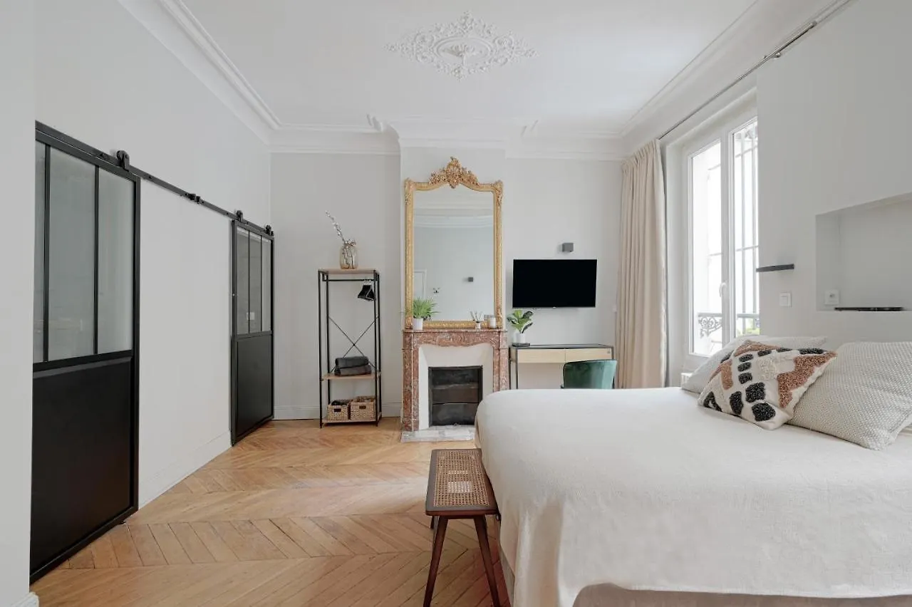 Studio Quartier Champs Elysees 2 Free Netflix Paris France