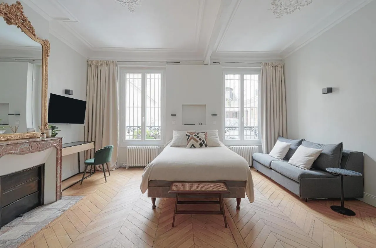 Studio Quartier Champs Elysees 2 Free Netflix Paris